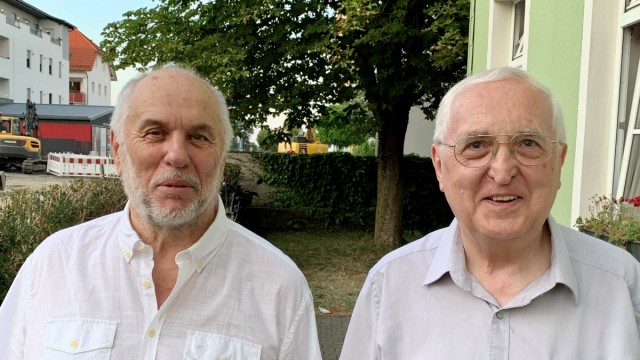 Dialekt und Geografie: Sie haben sich um die Ortsnamenforschung in Bayern verdient gemacht: Sprachwissenschaftler Bernhard Stör (links) und Monsignore Johann Schober.