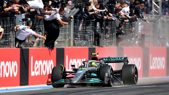 Großer Preis von Frankreich: Platz zwei für den Silberpfeil: Lewis Hamilton steuert das für Mercedes erfolgreichste Rennergebnis des Jahres an.