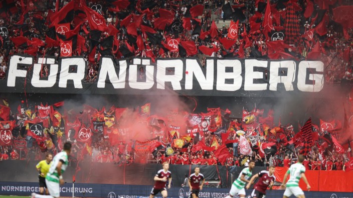 Podcast "Und nun zum Sport": Im Max-Morlock-Stadion gab es am Wochenende einen großen Sieg des 1. FC Nürnberg: Mit 2:0 gewann der Club das Derby gegen Fürth.