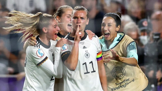 Die Halbfinalisten der Fußball-EM: Vier Tore in vier EM-Spielen: Deutschlands Kapitänin Alexandra Popp (Mitte).