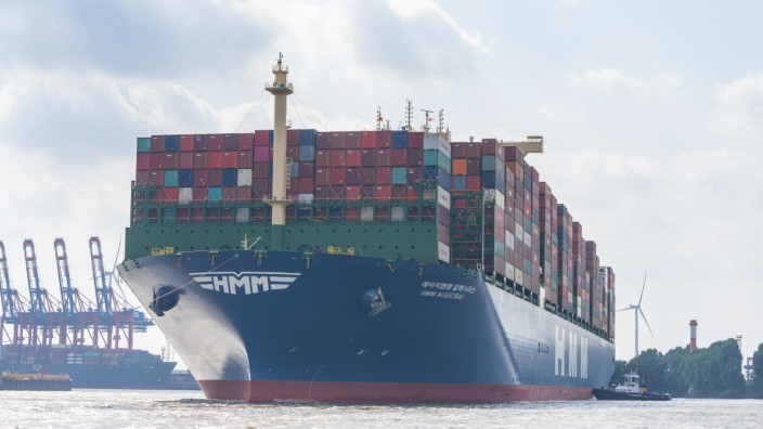 Konjunktur: Eines der größten Containerschiffe der Welt im Hamburger Hafen: Am Welthandel hängen die großen Volkswirtschaften.