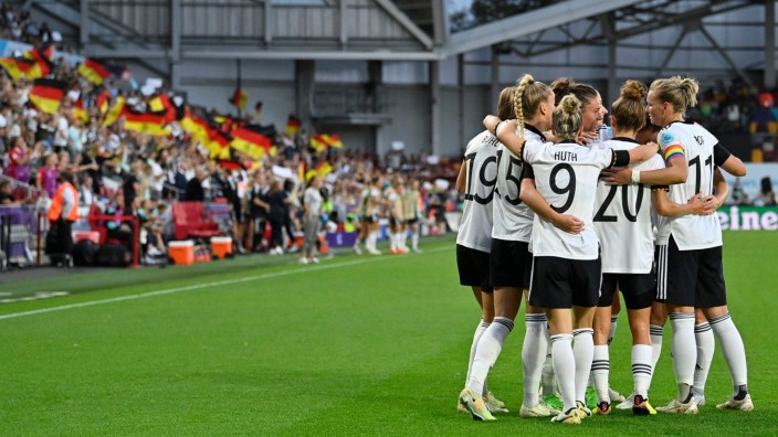 Fußball: So viel Freude: Die deutsche Frauen-Nationalmannschaft nach dem 1:0 von Lina Magull gegen Österreich