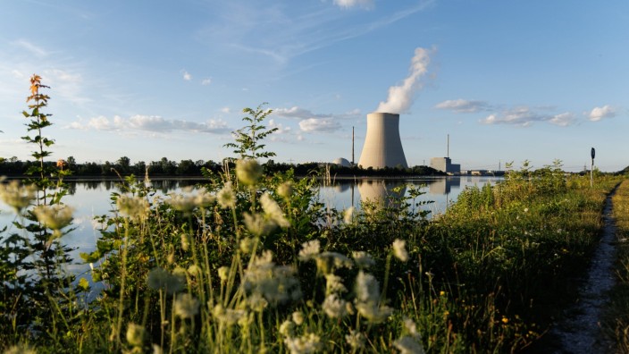 Energieversorgung: "Nicht nur Deutschland steht vor einer schweren Energiekrise, sondern ganz Europa": Das AKW Isar 2 soll bisher zum Jahresende den Betrieb einstellen.
