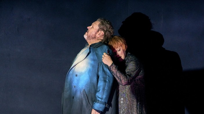 Bayreuther Festspiele: Ohne Rauch und Wahnsinn: Die Neuinszenierung von "Tristan und Isolde", hier die Titelhelden Stephen Gould und Catherine Foster.