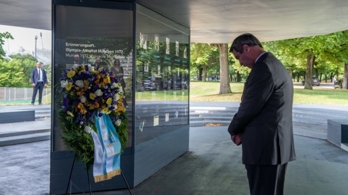Olympia-Attentat 1972: Stilles Gedenken: Bayerns Ministerpräsident Markus Söder (CSU) hat an diesem Mittwoch den Erinnerungsort zum Attentat bei den Olympischen Spielen 1972 besucht.