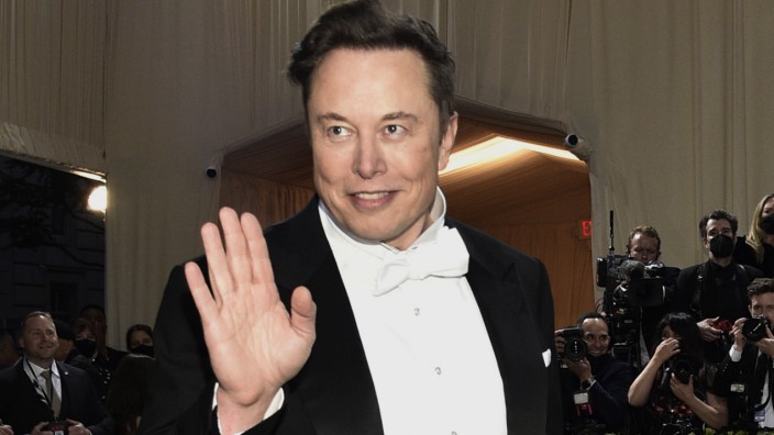 Affären: Ein reuiger Sünder sieht anders aus: Tesla-Chef Elon Musk bei der Met-Gala 2022.