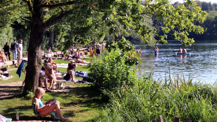 Weßlinger See: Das warme Wetter im Fünfseenland nutzen zahlreiche Familien für einen Ausflug an den Weßlinger See.