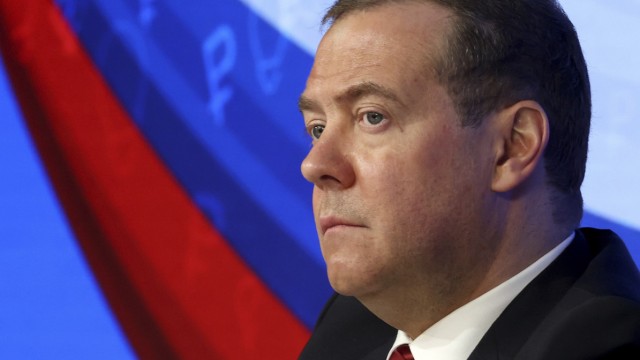 Attaque à Moscou : Dmitri Medvedev, chef adjoint du Conseil de sécurité russe, a annoncé que les organisateurs de l'attentat seraient poursuivis et punis.