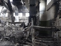 Liveblog zum Krieg in der Ukraine: Kriegsgefangenenlager in Oleniwka: Beschossen oder gesprengt?
