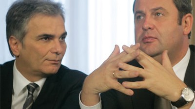 Österreich: Verhandlungen blockiert: SPÖ-Chef Faymann (links) und ÖVP-Chef Pröll.