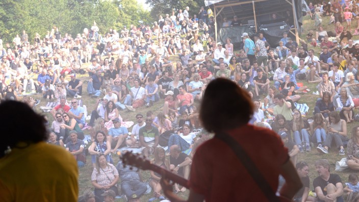 Feiern im Sommer: Tausende verbreiten beim Gräfelfinger Kulturfestival reine Woodstock-Atmosphäre.