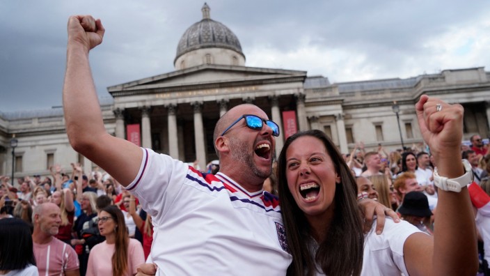 England: England 2, Deutschland 1: Das gibt's nicht oft im Leben, das muss man feiern am Trafalgar Square.