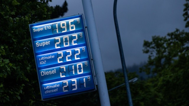 Energy Crisis: High Fuel Prices: Everyone wants to save, but working from home is still controversial.