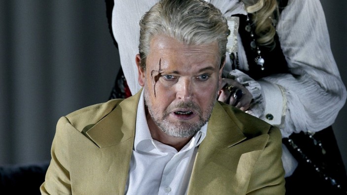 Bayreuth: "Wotan"-Darsteller Tomasz Konieczny gibt bei der "Walküre" in Bayreuth verletzt auf (Symbolbild).