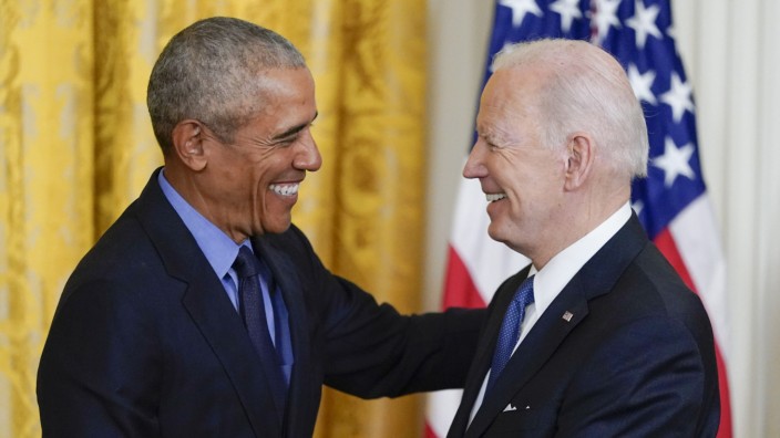 Terrorismus: Ex-Präsident Barack Obama (links) lobt seinen früheren Vize, den heutigen Präsidenten Joe Biden, für die Tötung von Aiman al-Zawahiri (Archivbild).