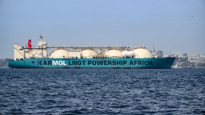 Gasmangel in Europa: Der Gas-Frachter "Karmol LNGT Powership Africa" liegt vor Dakar an der Küste von Senegal. Deutschland und Europa suchen nach Ersatz für russisches Erdgas.