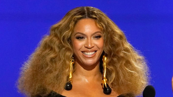 Leute: Beyoncé sei "eine arrogante Person", wüteten Right Said Fred in einem Interview. Die Sängerin wehrt sich und sagt, die Vorwürfe des Popduos seien "falsch und verunglimpfend".