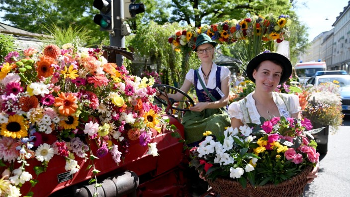 Auf dem Viktualienmarkt: Blumen zum Gärtnerjahrtag gab es erstmals wieder wie in früheren Jahren auf dem Viktualienmarkt.