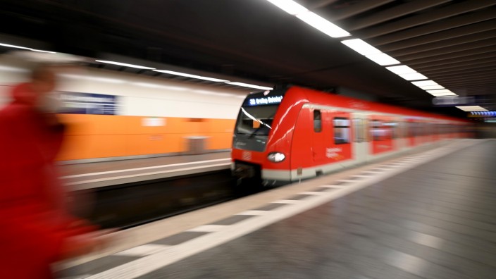 Millionen-Programm für München: Die Bahn kündigt nach dem Debakel bei der zweiten Stammstrecke das Millionen-Programm "Starke S-Bahn" für München an. Bislang sind laut Rathaus aber nur erste Vorstellungen präsentiert worden.