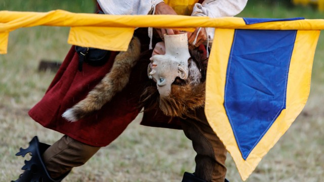 Unterhaltsame Show: Mittelalterliche Requisiten verleihen den Ritterspielen das entsprechende Flair.