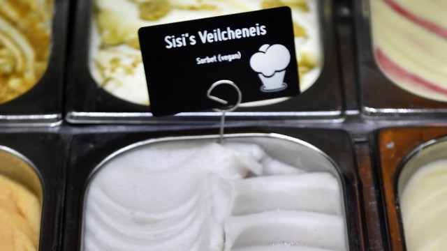 Werbung: Gibt es in Starnberg: "Sisi's Veilcheneis".