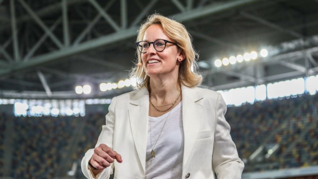 Energiekrise: "Früh auf der Agenda": DFL-Chefin Donata Hopfen will, dass auch der Fußball Energie spart.