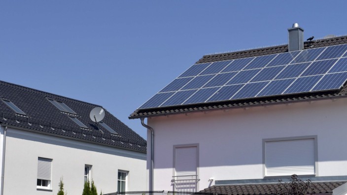 Energiewende im Kreis Erding: Welches Dach im Landkreis wäre für Photovoltaik geeignet? Das Haus rechts in Dorfen ist es auf jeden Fall.