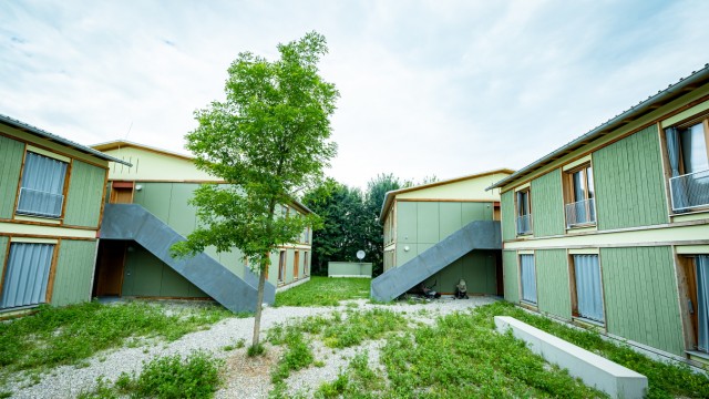 Umweltpreis der Bürgerstiftung und der SZ: Die Mehrfamilienhäuser in der Schwarzäckerstraße in Puchheim sind vom Architekten Florian Nagler geplant worden.