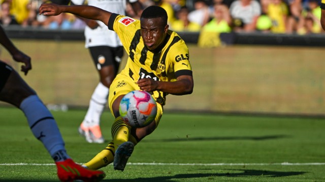 60. Bundesliga-Saison: Ein Torjäger für die Zukunft: Dortmunds 17-jähriger Youssoufa Moukoko.