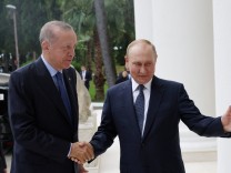 Russland und Türkei: Erdoğans Schaukelpolitik in Sotschi