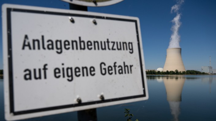 Streit über Atomkraftwerk: Eigentlich soll Isar 2 zum Jahresende außer Betrieb gehen.