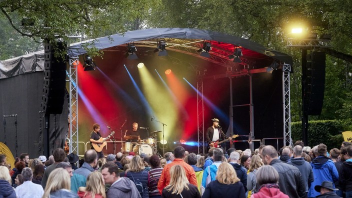 Konzert in Bad Tölz: Die Bananafishbones traten am Samstag beim Oach-Festival im Naturfreibad Eichmühle auf.