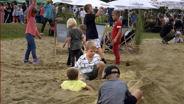 8000 Besucher bei der "Weiher Feia": Für Kinder gab es einen großen Sandkasten.