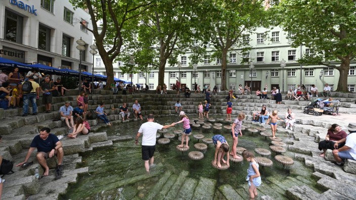 Brunnen am Frauenplatz: Ein Platz zum Abkühlen: der sanierte Pilzbrunnen am Dom.