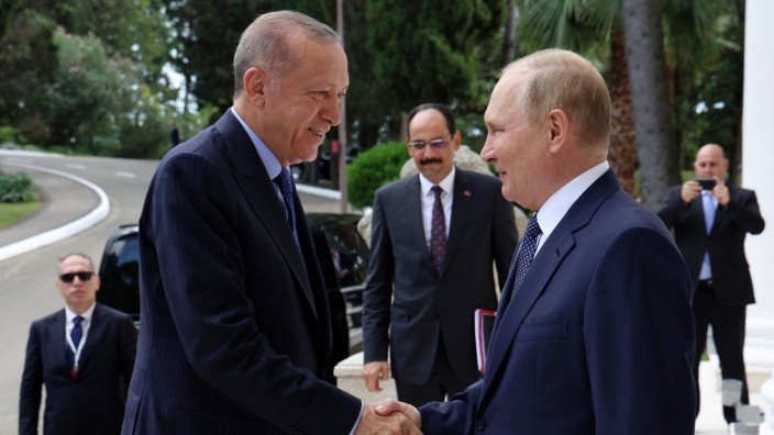 Russland und Türkei: Der türkische Präsident Recep Tayyip Erdoğan, l., und sein russischer Amtskollege Wladimir Putin im russischen Sotschi.