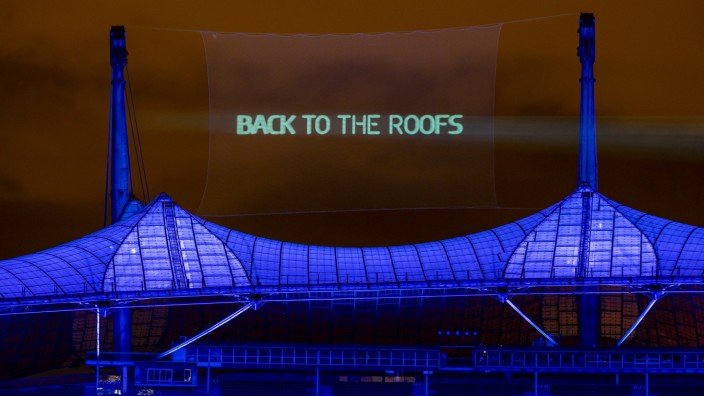 Rahmenprogramm der European Championships Munich: Mit der Lichtinstallation "Back To The Roofs" startete der Künstler Marc Müller den 100-Tage-Countdown zu den European Championships Munich.