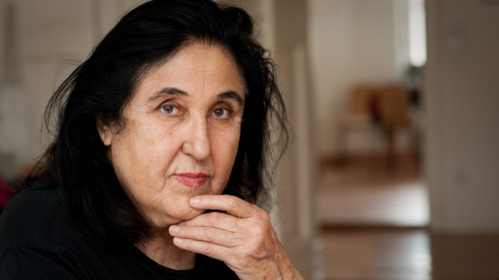 Literatur: Die Schriftstellerin Emine Sevgi Özdamar lebt in Deutschland, der Türkei und Frankreich.