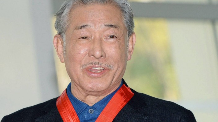 Japan: Der japanische Modedesigner Issey Miyake ist im Alter von 84 Jahren gestorben.