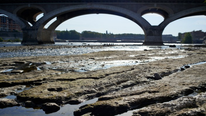 Frankreich: Ausgetrocknete Garonne in Toulouse