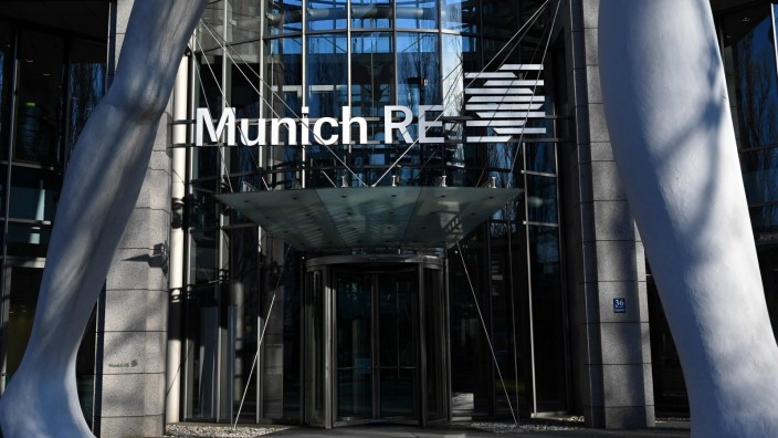 Munich Re: Die Zentrale des Münchner Rückversicherers: Die Turbulenzen an den Kapitalmärkten haben den Rückversicherer im zweiten Quartal stark getroffen.