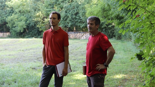 Auszeichnung: Preisträger Raimund Hofmann (rechts) mit Nikolaus Storz vom Projekt "Life Future Forest".