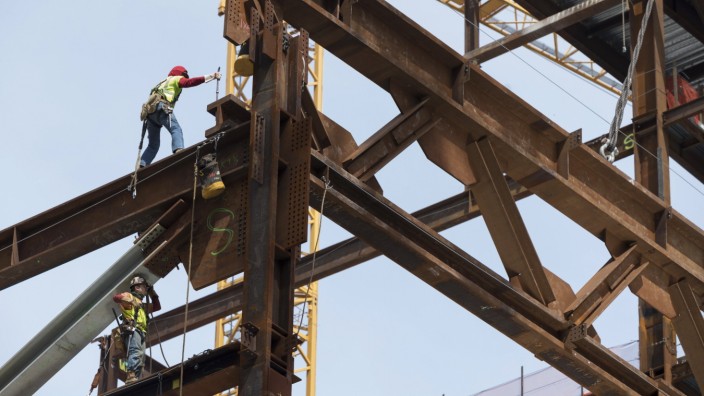 Teuerung: Arbeiter am State Convention Center in Washington: Trotz Rezession stellen die US-Bauunternehmen immer mehr Mitarbeiter ein.