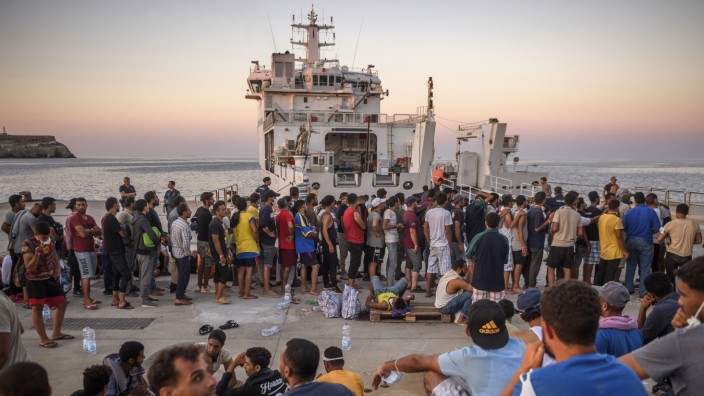 Südliches Mittelmeer: Sie haben die italienische Insel Lampedusa erreicht: mehr als 1000 Menschen starben allein in diesem Jahr auf dem Weg dorthin.