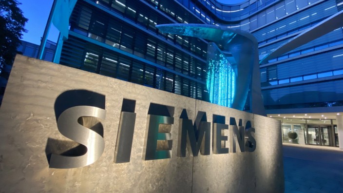 Konzerne: Die Zentrale von Siemens in der Münchner Innenstadt: Erstmals seit 2010 meldet der Konzern mit den Quartalszahlen einen Verlust.