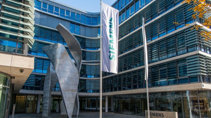 Technologiekonzern: Die Siemens-Zentrale in München: Die Probleme bei der ehemaligen Tochterfirma Siemens Energy belasten den Konzern.