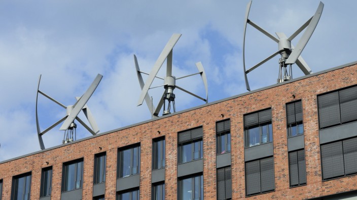 Energiewende: Dächer bieten viel ungenutzten Platz. Der ließe sich nutzen für die Stromerzeugung, wie hier auf dem Greenpeace-Gebäude in der Hamburger Hafencity.