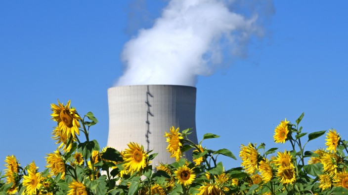 Atom-Streit: Das Kernkraftwerk Isar 2 bei Essenbach soll möglicherweise weiterlaufen. Das weckt den Widerstandsgeist der Atomkraftgegner.