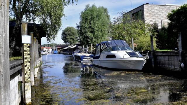 Klimawandel: Der Pegelstandsmesser an der Wassersportsiedlung in Starnberg hat momentan nicht viel anzuzeigen.