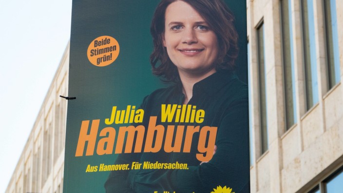 Stilkritik "Tippfehler": Hamburg für Hannover: Auf dem Wahlplakat der grünen Spitzenkandidatin in Niedersachsen hat sich ein Fehler eingeschlichen.