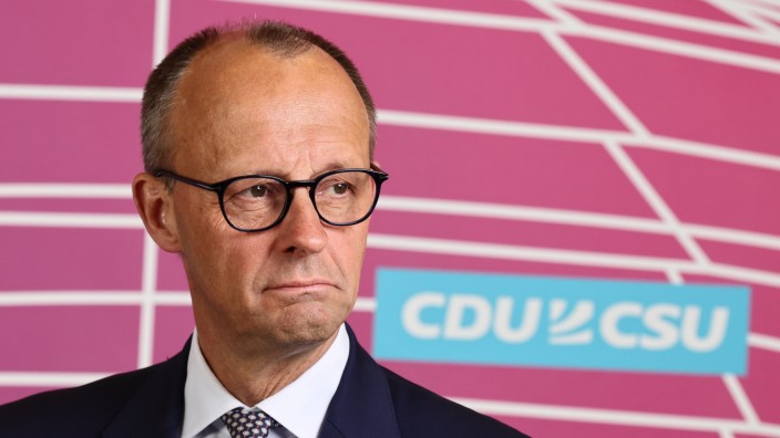 CDU: CDU-Chef Friedrich Merz hat sich bei einem Sportunfall im Urlaub das Schlüsselbein gebrochen.